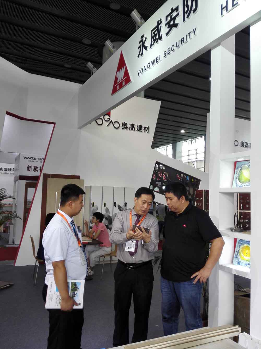 公司富名峰副總經(jīng)理率隊參加 第十八屆中國建博會 公司富名峰副總經(jīng)理率隊參加 第十八屆中國建博會